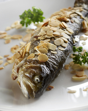 Fried trout with roasted almonds