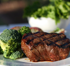 Hovězí steak s brokolicí